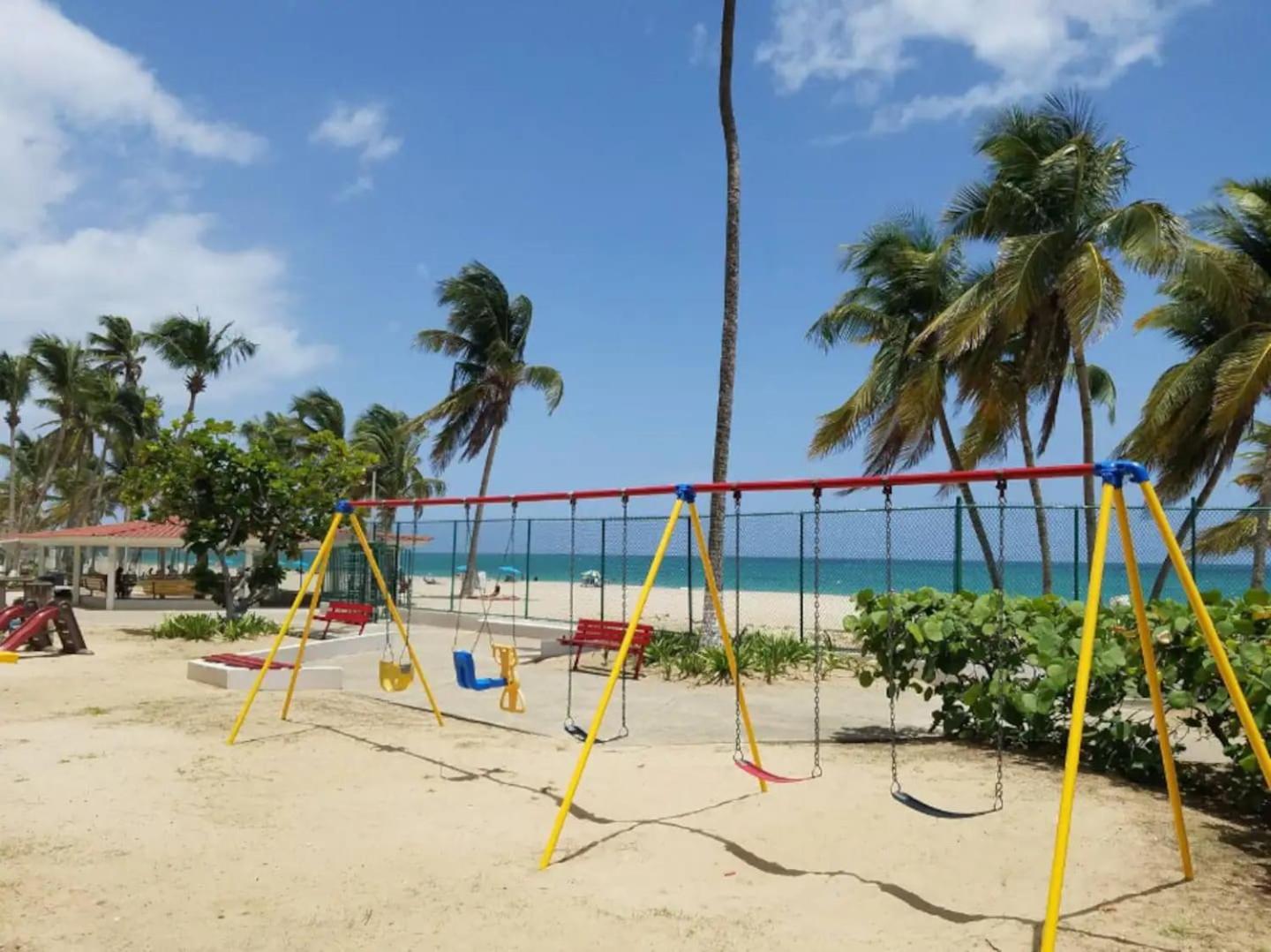 Sunset Paradise Cozy Beachfront Escape - Isla Verde 산후안 외부 사진