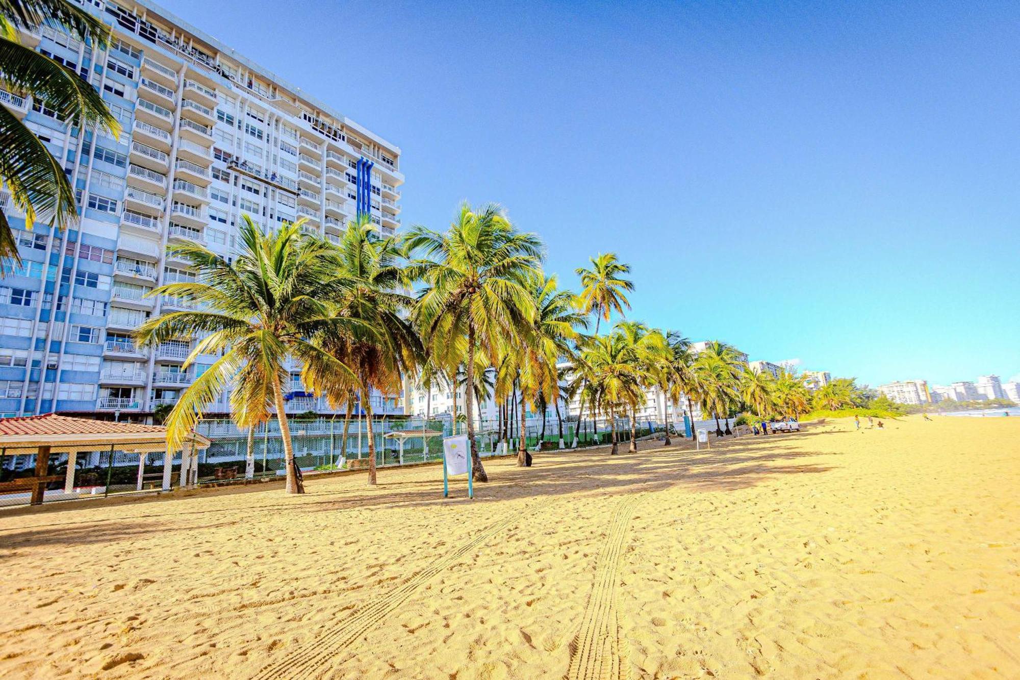Sunset Paradise Cozy Beachfront Escape - Isla Verde 산후안 외부 사진