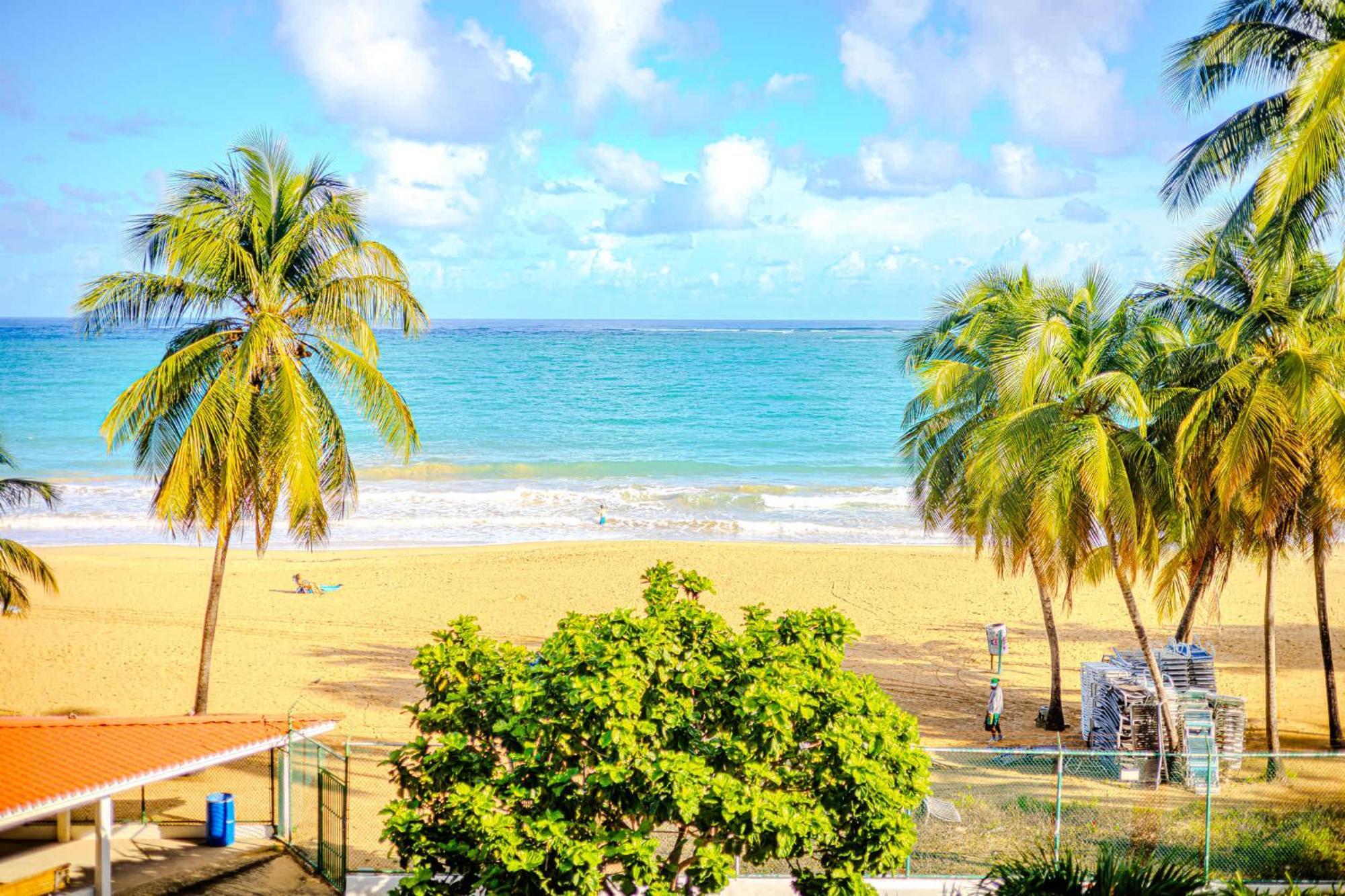 Sunset Paradise Cozy Beachfront Escape - Isla Verde 산후안 외부 사진