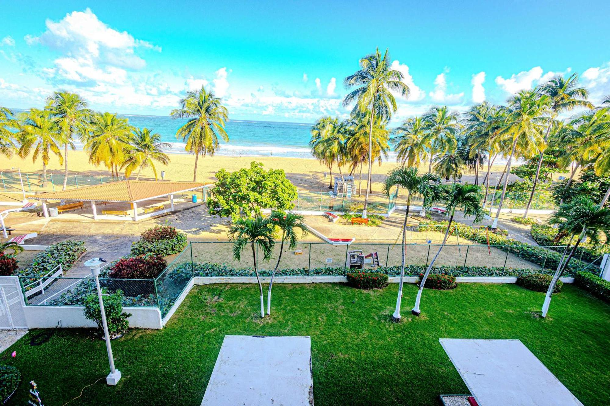 Sunset Paradise Cozy Beachfront Escape - Isla Verde 산후안 외부 사진