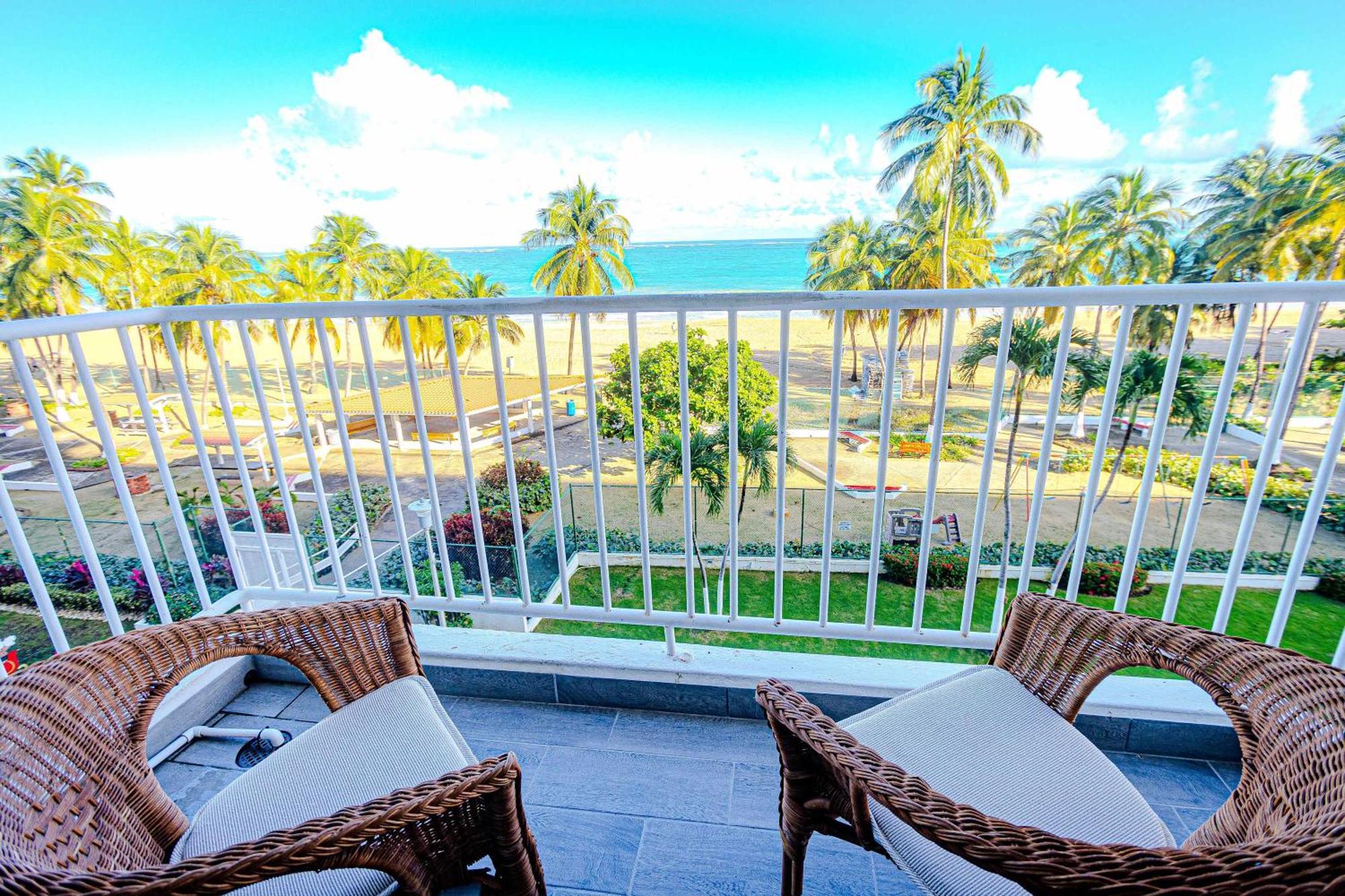 Sunset Paradise Cozy Beachfront Escape - Isla Verde 산후안 외부 사진