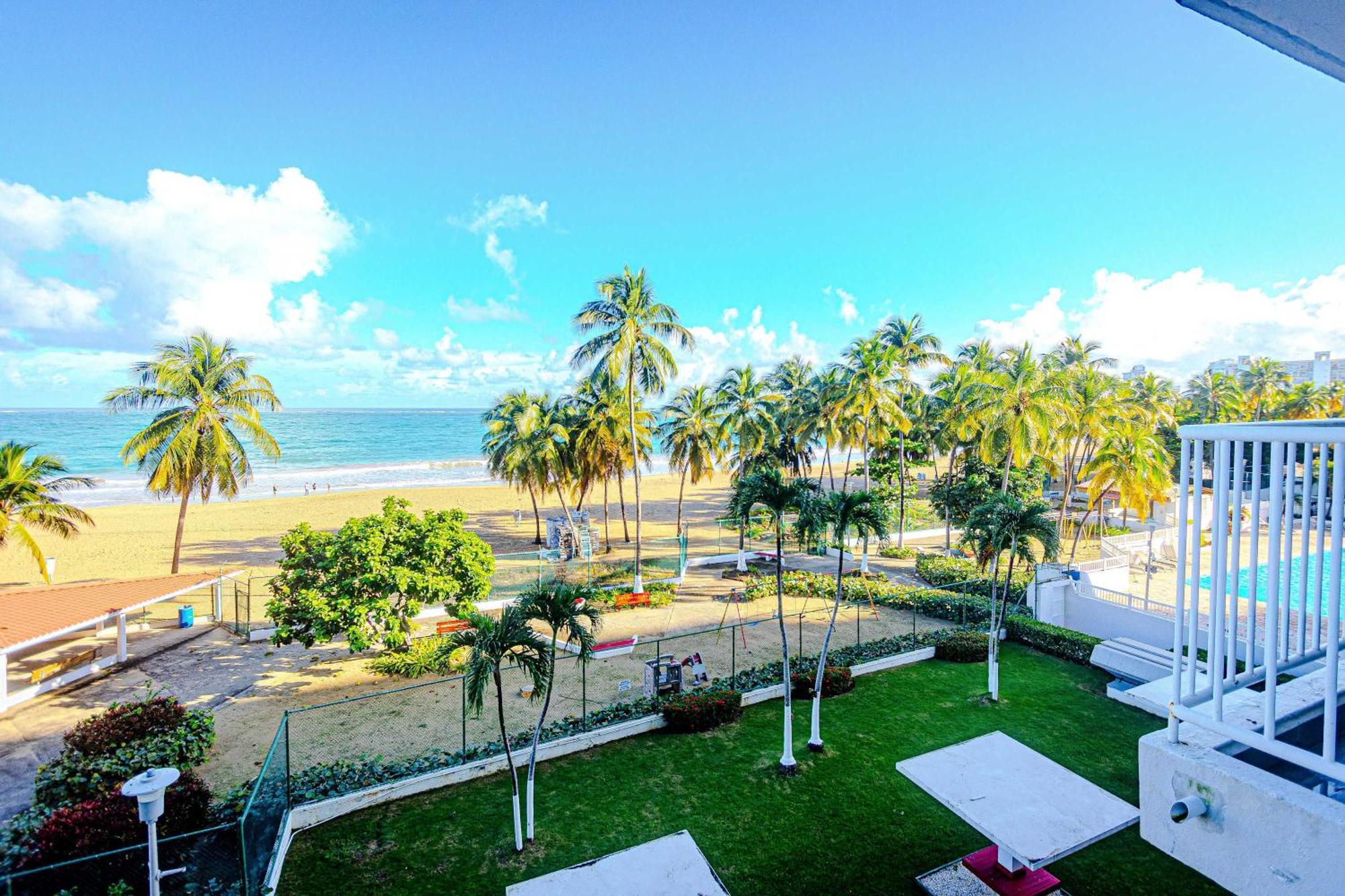 Sunset Paradise Cozy Beachfront Escape - Isla Verde 산후안 외부 사진